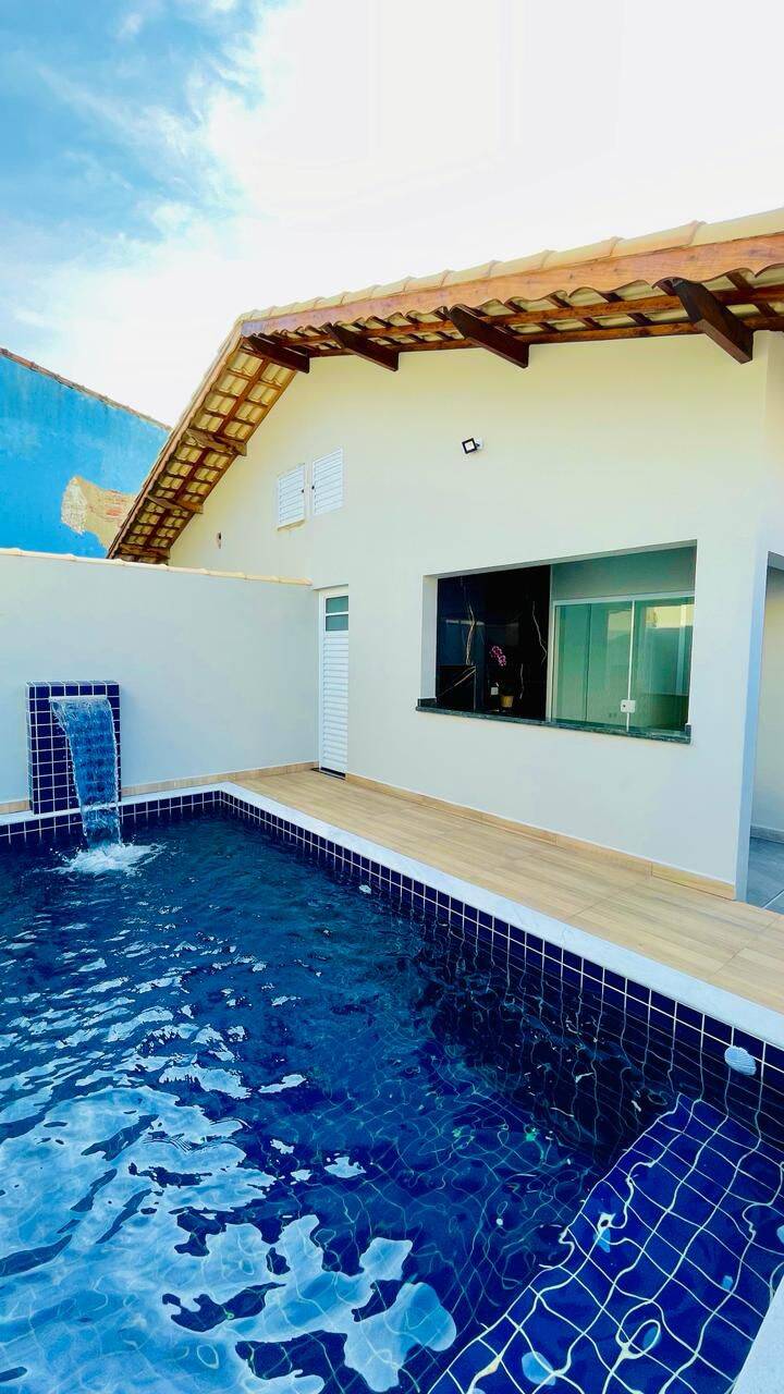 PISCINA COM CASCATA